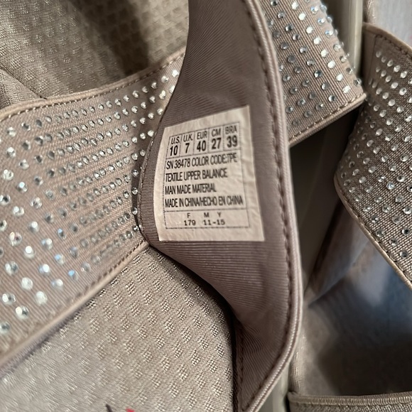 🩵PRICE DROP🩵SKECHERS MEMORY FOAM/BEIGE W/ RHINESTONES WORN GENTLY EXCELLENT💖 - Picture 7 of 7